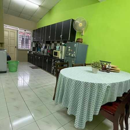 Homestaymuslim Di Teluk Intan Exteriör bild