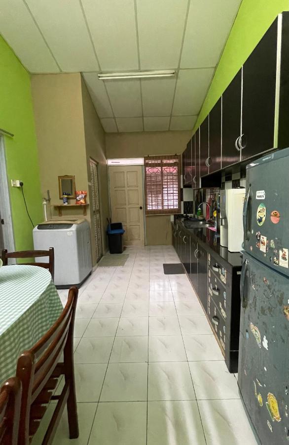 Homestaymuslim Di Teluk Intan Exteriör bild
