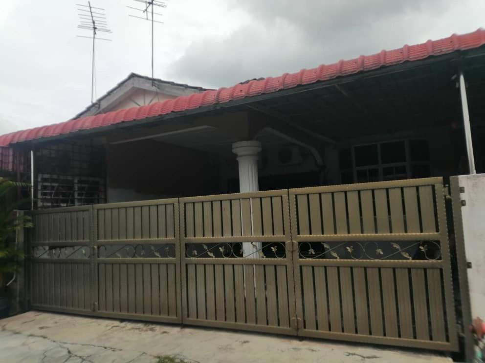 Homestaymuslim Di Teluk Intan Exteriör bild